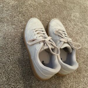 Woman’s levi shoes